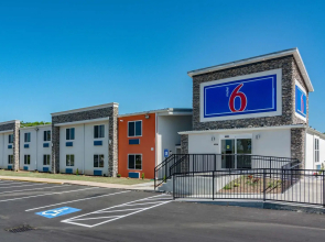 Motel 6 Cartersville - White GA