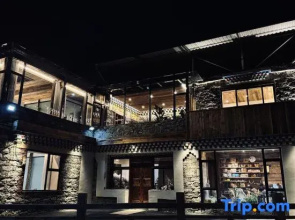 Xiaojin Yujian Mountain Homestay
