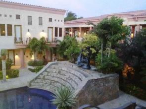 Las Sirenas Hotel & Condos