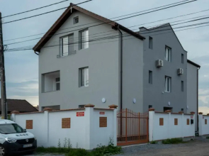 Solomon Apartments Ap 3