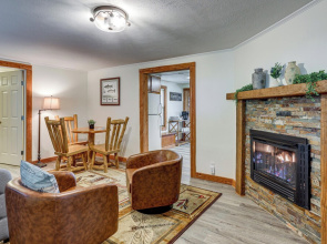 1/2 Mi to State Park! Riverfront Ozarks Retreat