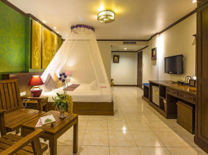 Tanawan Phuket Hotel