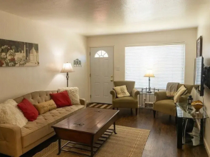 Charming, 2 Bedroom in Newark