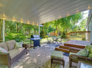 Cozy Fort Pierce Cottage on Farm Animal Rescue!