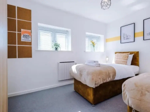 Stunning 2-bed Apartment With Allocated Parking