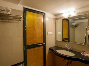 OYO Rooms Lal Kothi Shopping Center