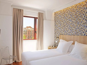 Chic & Basic Velvet Hotel