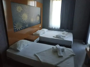 Anita Kemer Noch Hotel
