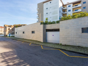James's Quinta das Palmeiras, spacious 2 bedroom apartment in luxury complex, walking distance to town and beach