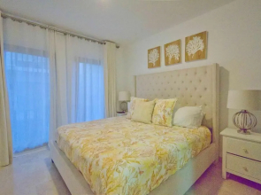 Tastefully Decorated Apartment With Centric Location Near Shops and Restaurants