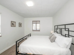 The Grand Elm Suite 1 Sleeps 4