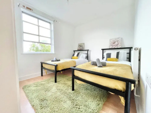 Apartment Sleeps 4 With Free Parking