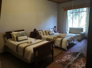 Drakensberg Bush Lodge and Backpackers