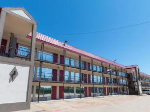 Magnuson Extended Stay and Suites Airport Hotel