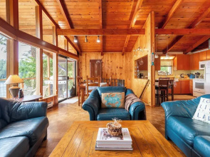 Goss Lake Getaway by Avantstay Lakefront Escape