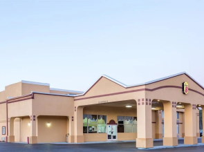 Super 8 Motel - Forsyth