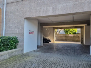 Lovely 2 Bedroom Apartment With Private Parking
