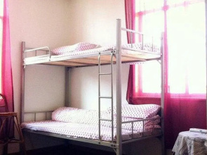 Huiguixian International Hostel
