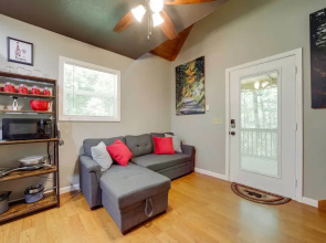 Cozy Whittier Cabin + Yard & Hot Tub, Pets Welcome