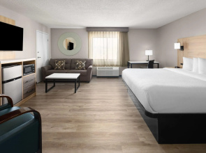 La Quinta Inn & Suites by Wyndham Mansfield OH