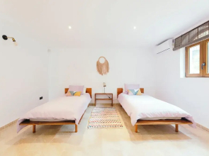 Luxurious 5 Bedroom Villa With Waterfall Closeby