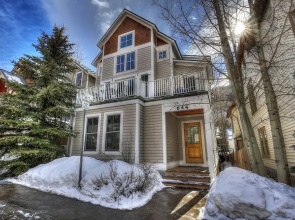 Lux Home W/ Gas Fireplace, Hot Tub, 8 Min To Lift 7 Bunk Room For Kids! 4 Bedroom Home by RedAwning
