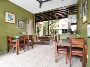 RedDoorz near Pantai Sanur Bali