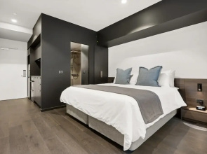 Modern Braddon Studio With Parking