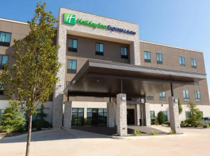 Holiday Inn Express & Suites Kingfisher by IHG