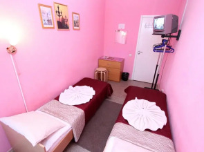 Krasny Kovrik na Pushkinskoy