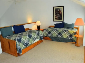 Seven Springs 2 BR Deluxe Condo, Mountain Views! by RedAwning
