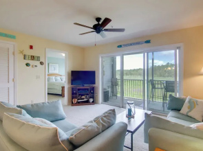 Pool & Bay Access: Serene Ocean View Oasis