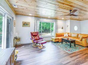 Renovated Franklin Home w/ Mountain-view Deck!