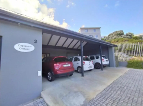 Capricorn Studio One - 150m to Solar Beach, Patio & Braai, Wifi, DSTV & Netflix