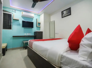 Red Velvet Siddhi Vinayak by OYO Rooms