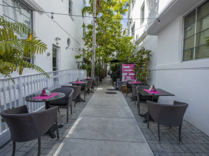 Posh South Beach Hostel