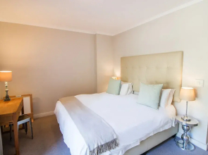 Camps Bay One Bedroom Apartment - Luxury Stay With sea View!