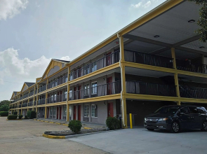 Super 8 by Wyndham Metairie