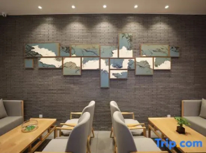 Xinyang Nanwan Lake Camellia Hotel