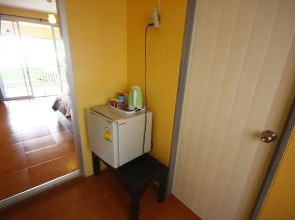 Insook Ko Larn Guesthouse