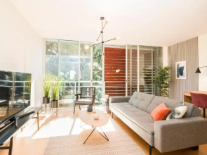 Design Attic Apartment FREE Parking
