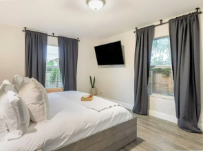 Hot Tub, Firepit, Deck | 10mins to Beach | Middle Terrace Cottage by AvantStay