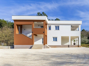 Holiday House emjalemi