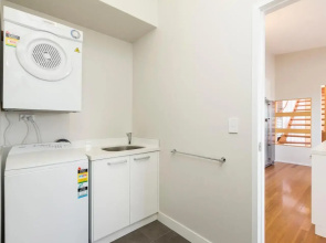 7 Roseby Court