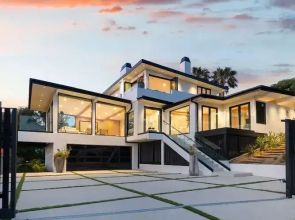 Sea Vista - Central Malibu Villa w/ Pool, Spa, & Ocean Views