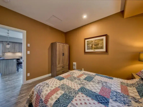 Semi-lakefront Luxury Blind Bay - Spring Specials! 2 Bedroom Cottage by RedAwning