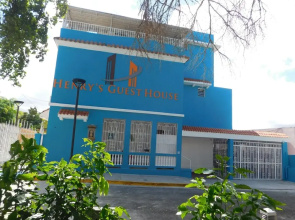 Henry's GuestHouse - Hostel