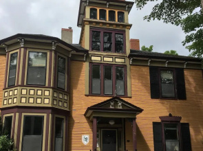 Carlisle House Inn
