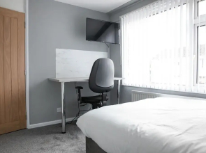 Impeccable 2-bed Home Close to City Centre!!