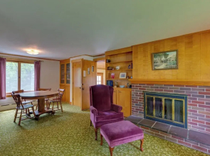 Cape House in Farmington w/ Shared Outdoor Pool!
